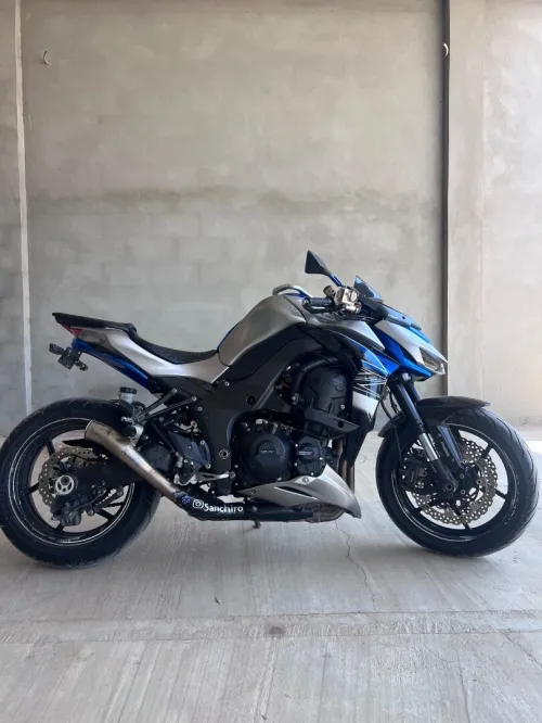 Kawasaki robo Z1000 2015