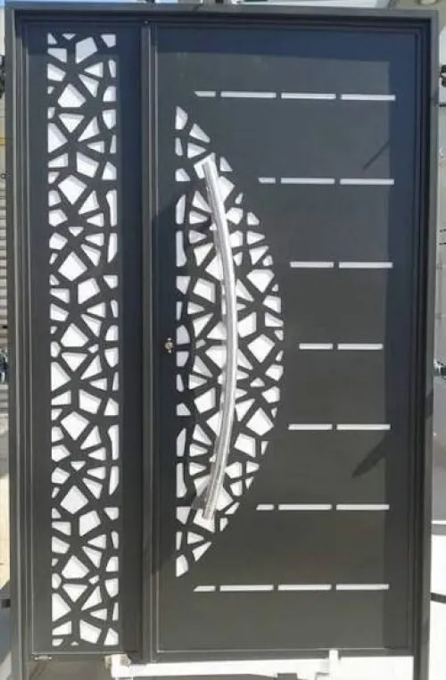 Fabrication porte-fenêtre métallique sur mesure sur commande avec montage