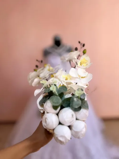 boquet de fleurs pour robe blanche 