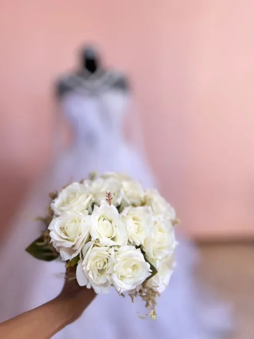 boquet de fleurs pour robe blanche 