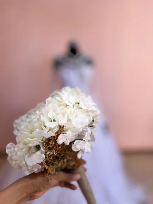 boquet de fleurs pour robe blanche 