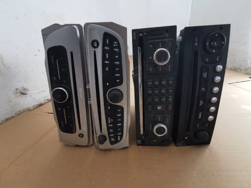 Auto radio Renault et peugeot