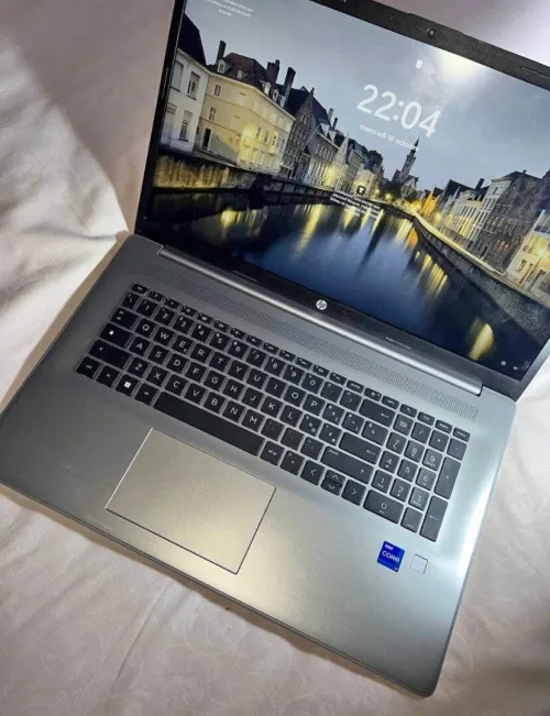 Hp G9 i7 12 laptop 17