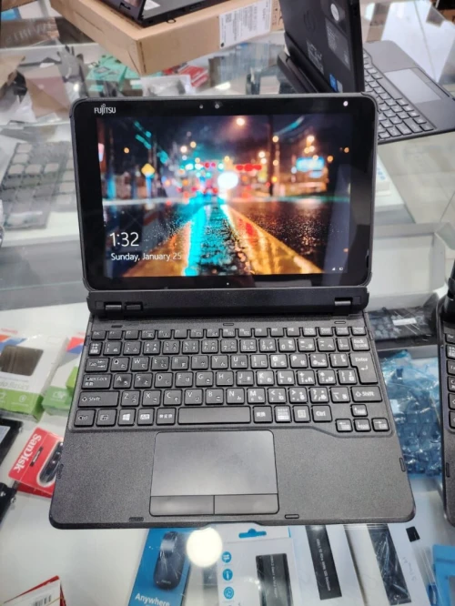 Fujitsu PC Détachable (2-en-1)  Compact & Pratique