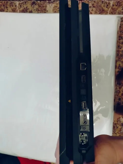 PS4 pro très bonne état et très peu utilisé 