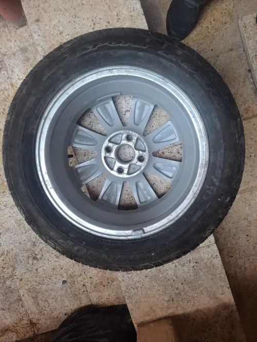 Pneus et jantes 8.5 R17.5