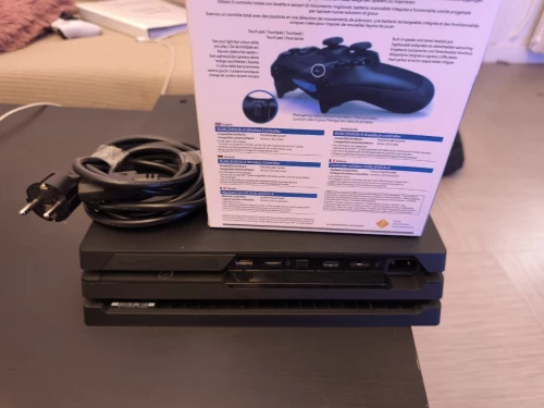 PS4 Pro 1TO excellent état