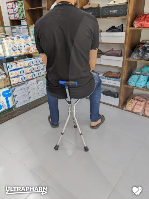Vente Gros et Détail de Matériel Médical et d'Orthopédie : Tout type de fauteuil roulant, canne, couches adulte, bequille et chaise percée garde-robe (Yuwell, Kaiyang)