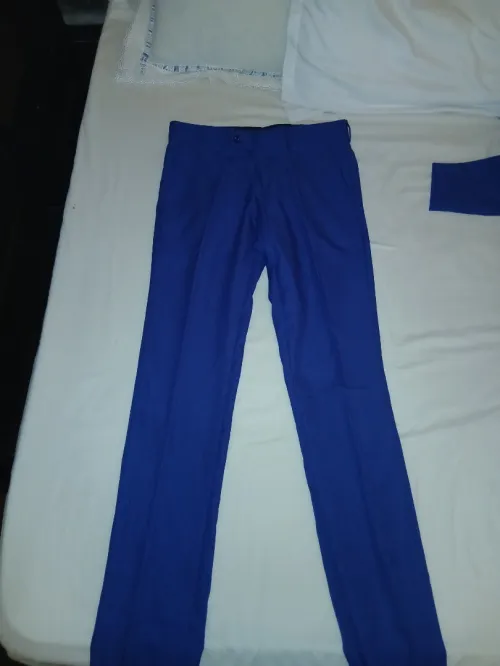 costume 3 pieces jamais porté. taille S / M