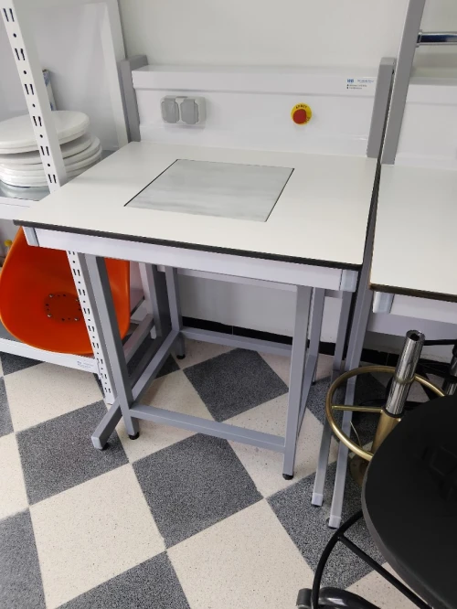 Table anti-vibrations