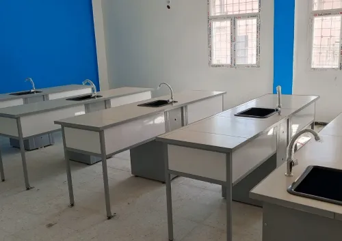 Paillasse scolaire / table scientifique