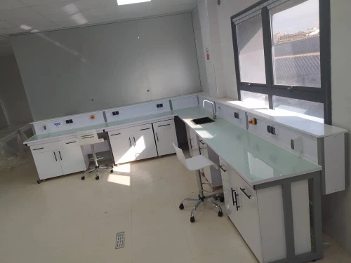 Paillasse de laboratoire et bureautique 