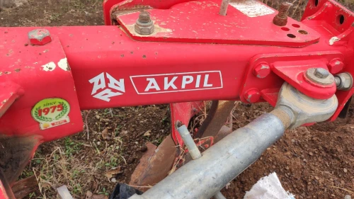 Charrue réversible à deux corps(محراث قلّاب)Akpil