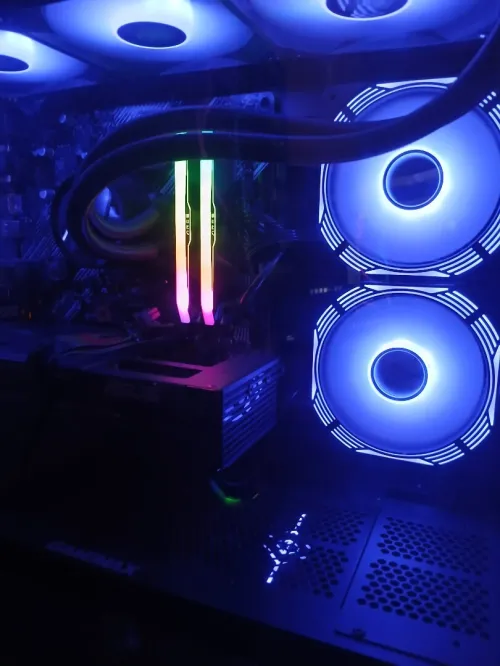 PC GAMER ULTRA 2K  R7 5700X / RTX 5060 / 32GB / 1TB NVMe / COMME NEUF