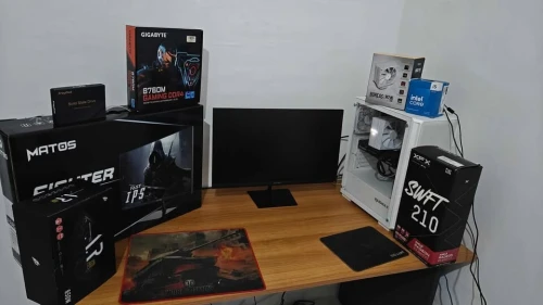 PC Gamer Ultra White RGB + Setup Gamer كامل (Comme Neuf)  i5 14th  RX 6600 XT  شاشة 180Hz!