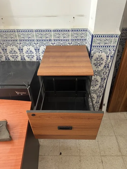 Meuble de bureaux trésor bon état pour un agunce 