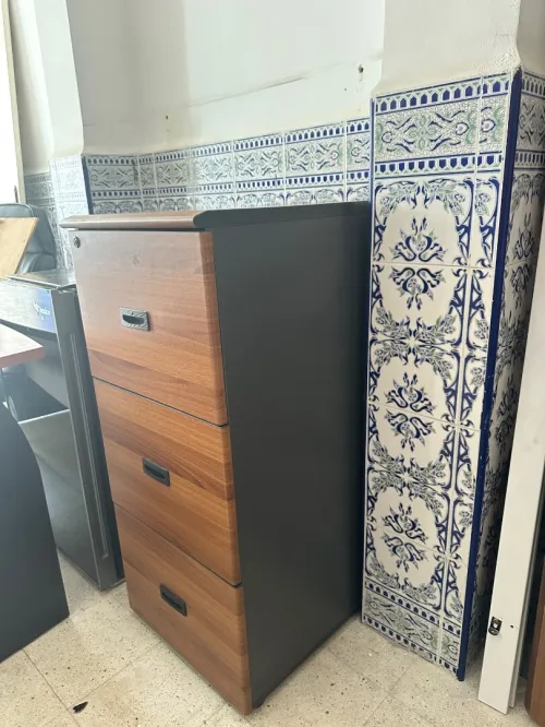 Meuble de bureaux trésor bon état pour un agunce 