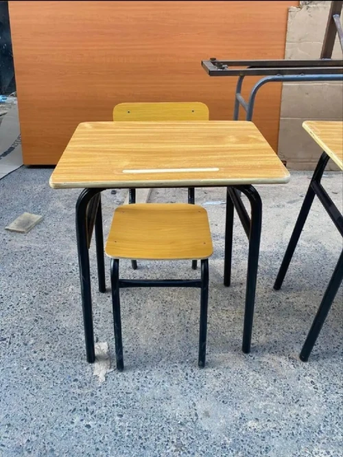 Table et chaise scolaire