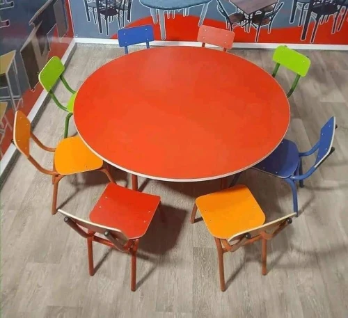 Table et chaise scolaire