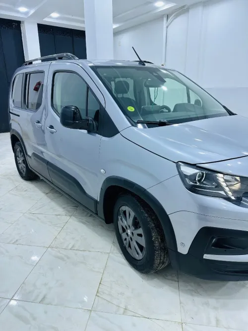 Peugeot Partner 2022 Tepee Allure 
