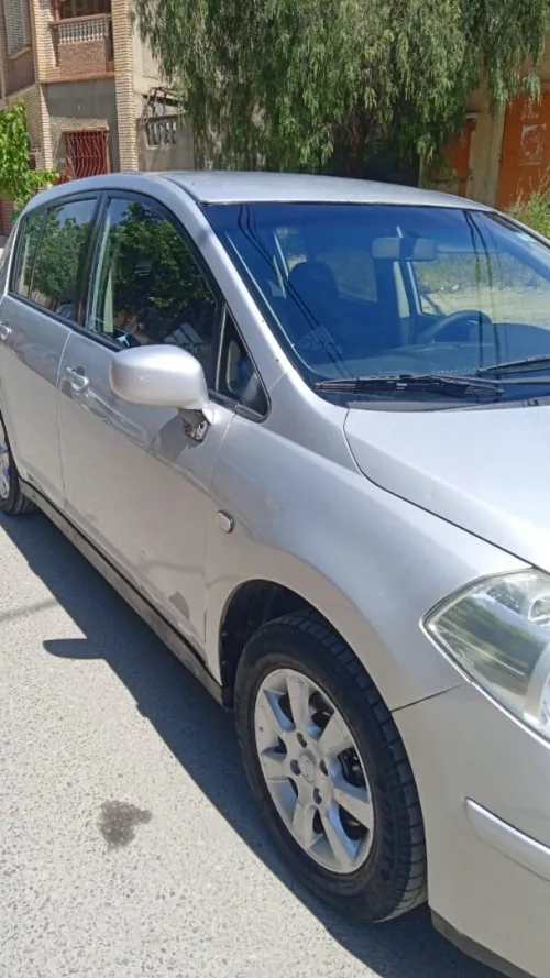 Nissan Tiida 5 portes 2010 Tiida 5 portes