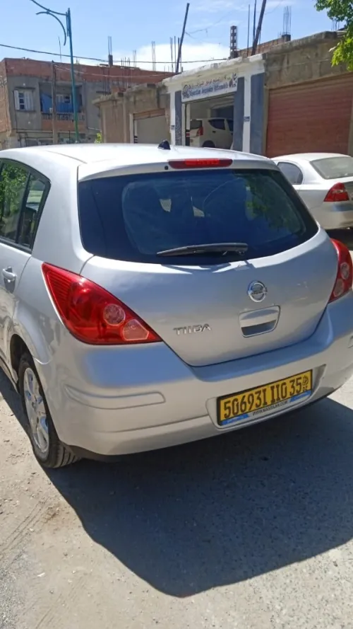 Nissan Tiida 5 portes 2010 Tiida 5 portes