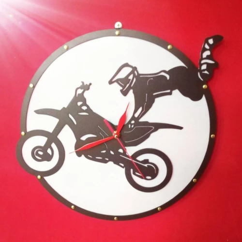 Horloge murale métallique 