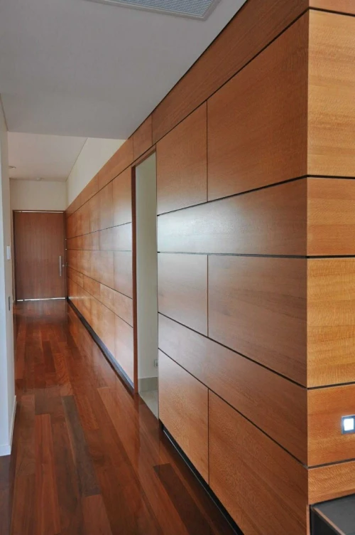 REVÊTEMENT MURAL EN BOIS  STYLE & CHALEUR PAR SARL GCML CONSTRUCTION