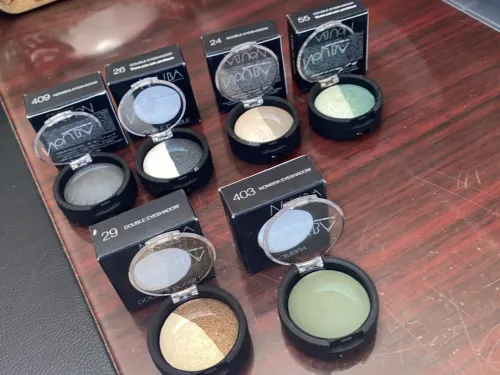 Lot maquillage Nouba 