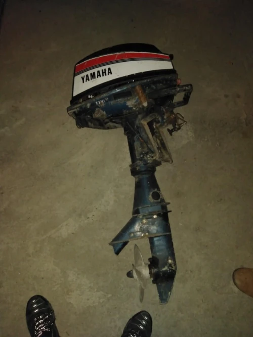 un barque de 3.65 mètres avec moteur