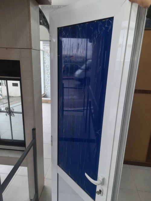 Porte en aluminium