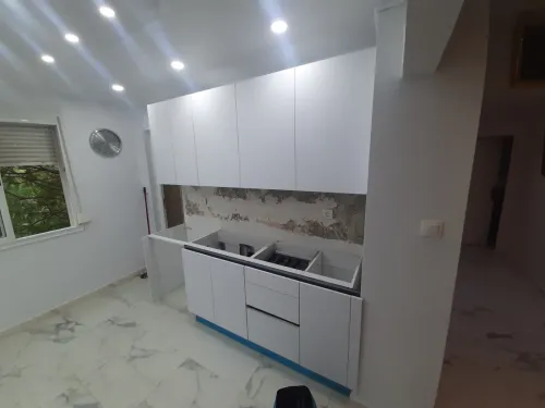 cuisine sur mesure hi-gloss et MDF