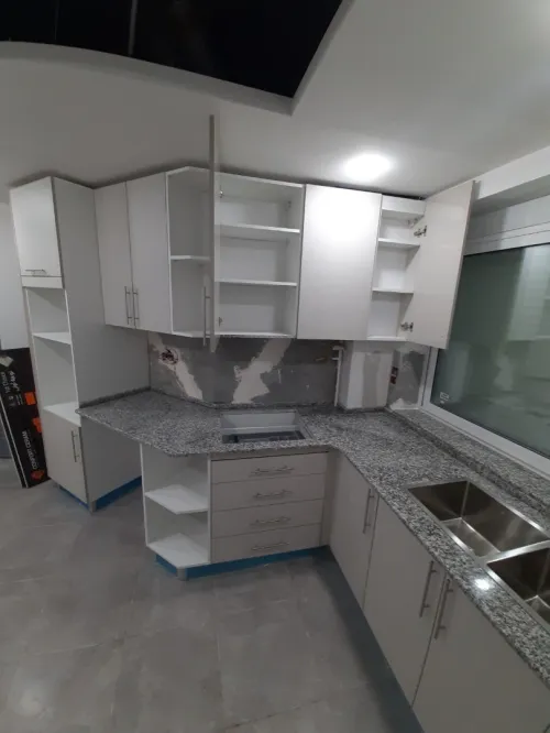 cuisine sur mesure hi-gloss et MDF