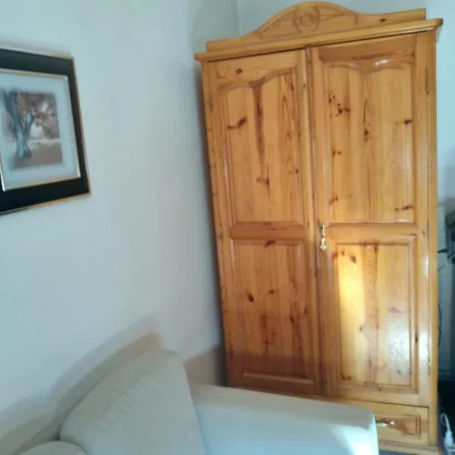Armoire en bois rouge 02 portes avec tiroir