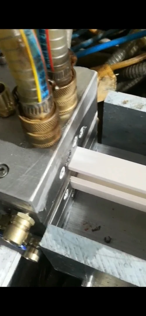 Moule injection pour gouloutte
