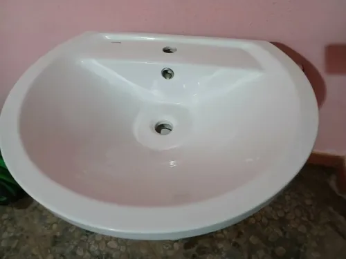 Lavabo  marque  SANIDUSA du Portugal. 