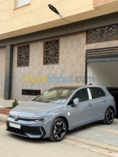 Volkswagen Golf 8 2025 8.5 R-LINE 300 TSI