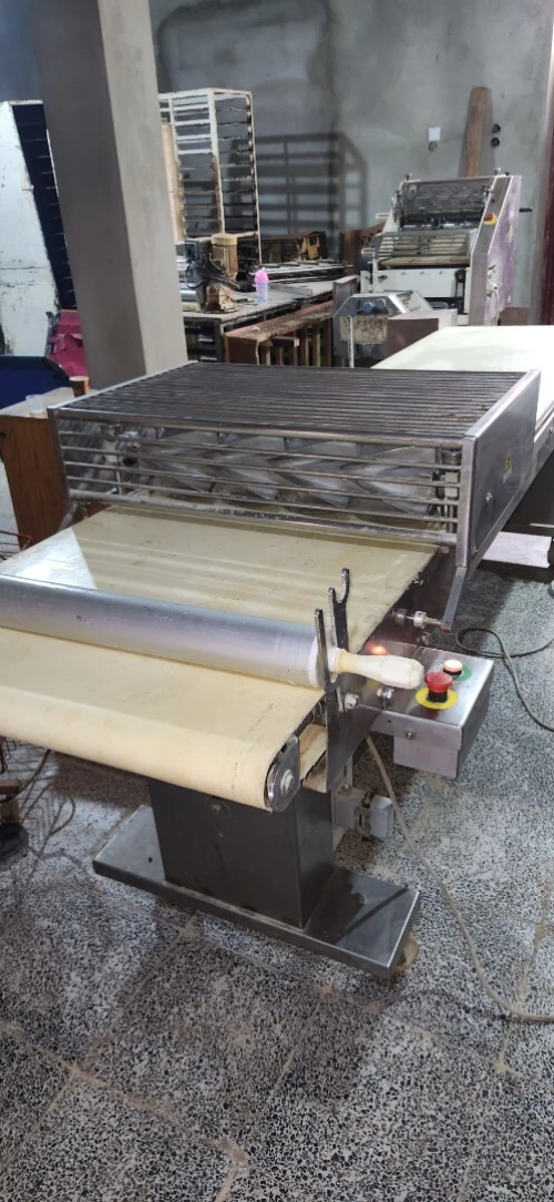 Machine découpe croissant automatique