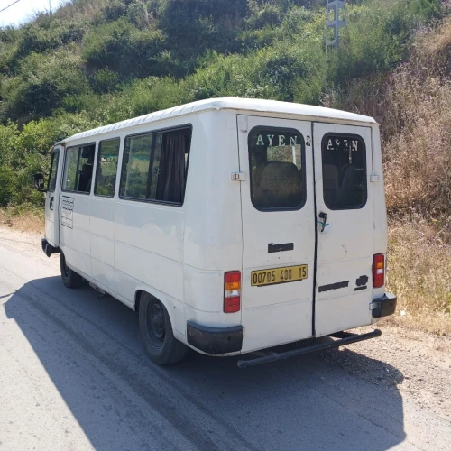 Peugeot J9 2000