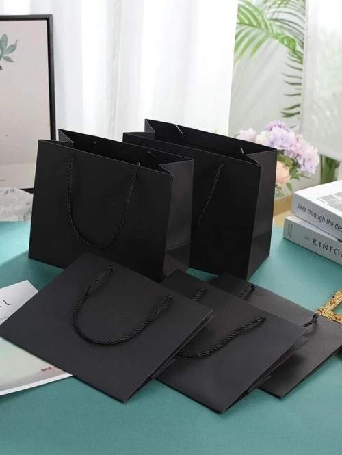 اكياس ورقية بعدة احجام مختلفة  sac en papier uni tout les couler 