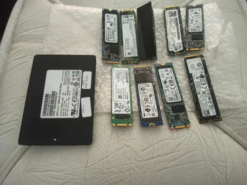 LOT DE DIQUE SSD NVME 256G TOSHIBA AVEC GARANTIE 3 MOIS