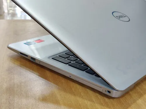 DELL INSPIRON 5570 / INTEL I5 8 EME / 8 G / 256 SSD NVME / 15.6 DOUBLE CARTE GRAPHIQUE