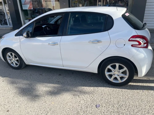 Peugeot 208 2015 Access