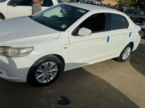 Peugeot 301 2015 Allure