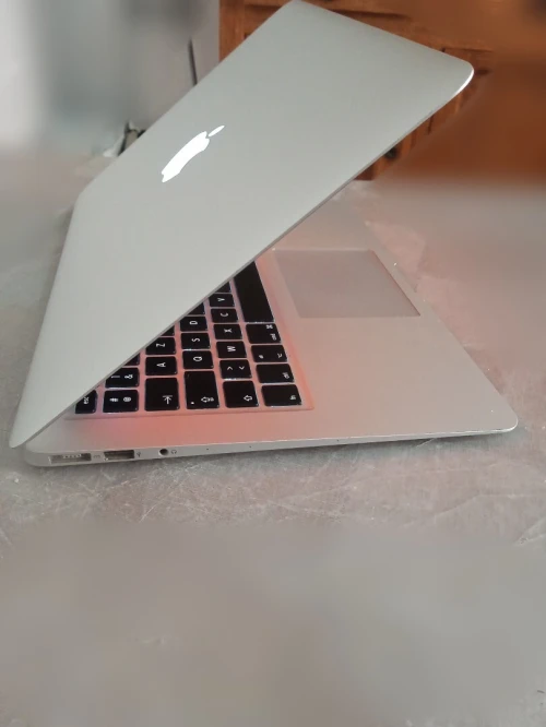 MacBook air 2015 "13"  i7 8g ram