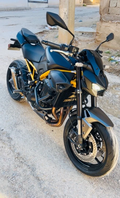 Kawazaki z900 2026 gold Z900 