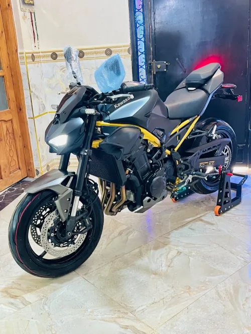 Kawazaki z900 2026 gold Z900 