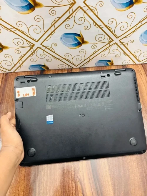 A vendre Laptop HP EliteBook 820 G3 (16GB RAM / SSD Samsung)