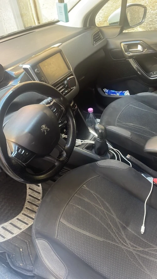 Peugeot 208 2015 208