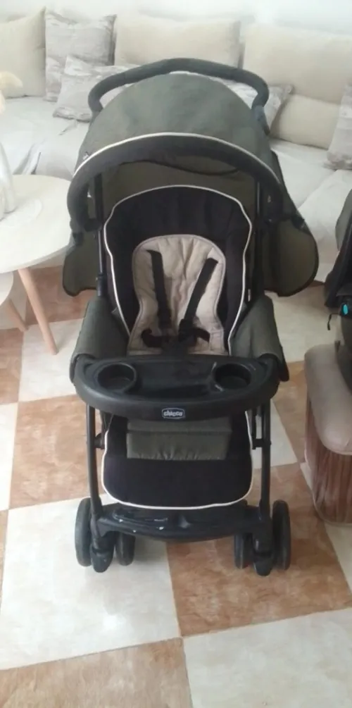 Poussette Chicco et siège auto chicco